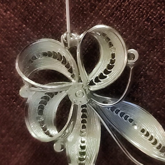 Continental flower brooch with blue rhinestones with free tassel key chain - Picture 5 of 9